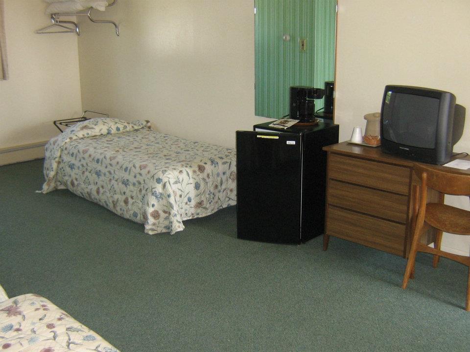 Chapel Hill Motel Brevort Ruang foto
