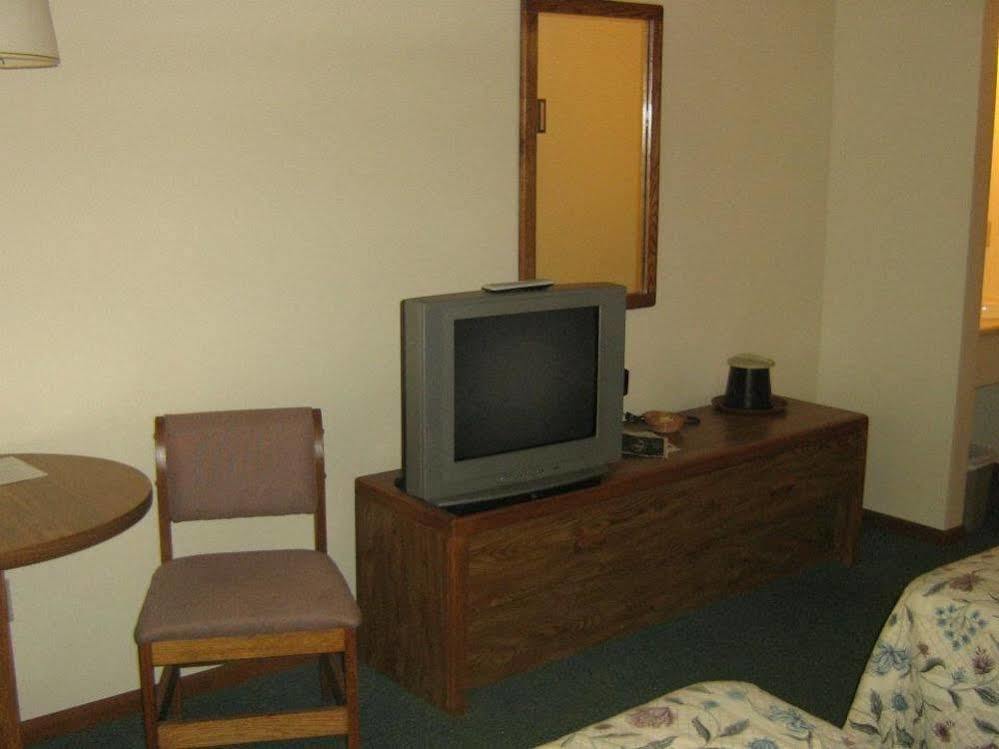 Chapel Hill Motel Brevort Bagian luar foto