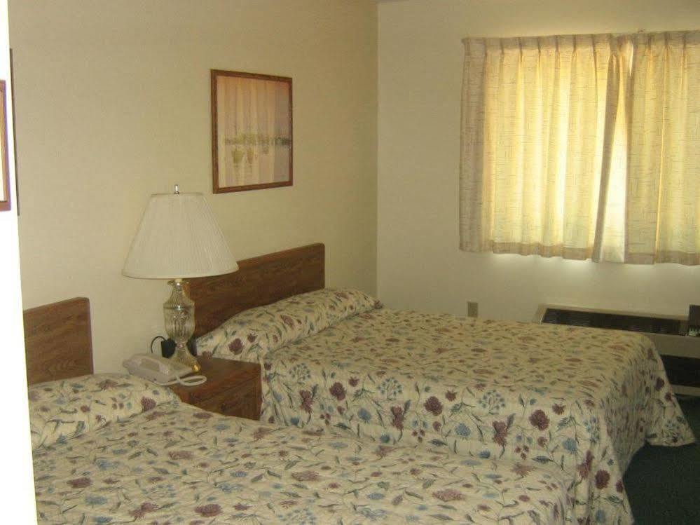 Chapel Hill Motel Brevort Bagian luar foto